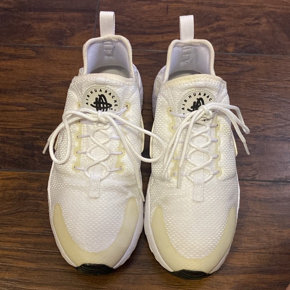 Women’s Nike Huarache - Picture 2 of 4